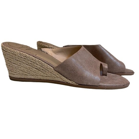Latigo Women's Taupe Slip Ons Sandals Toe Loop Espadrille Wedge Size 8 - Picture 3 of 6